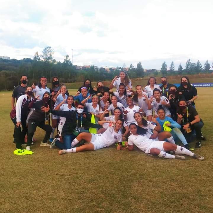 Foto 2 de 2 — Guerreiras Grenás avançam de fase no Brasileiro sub-18